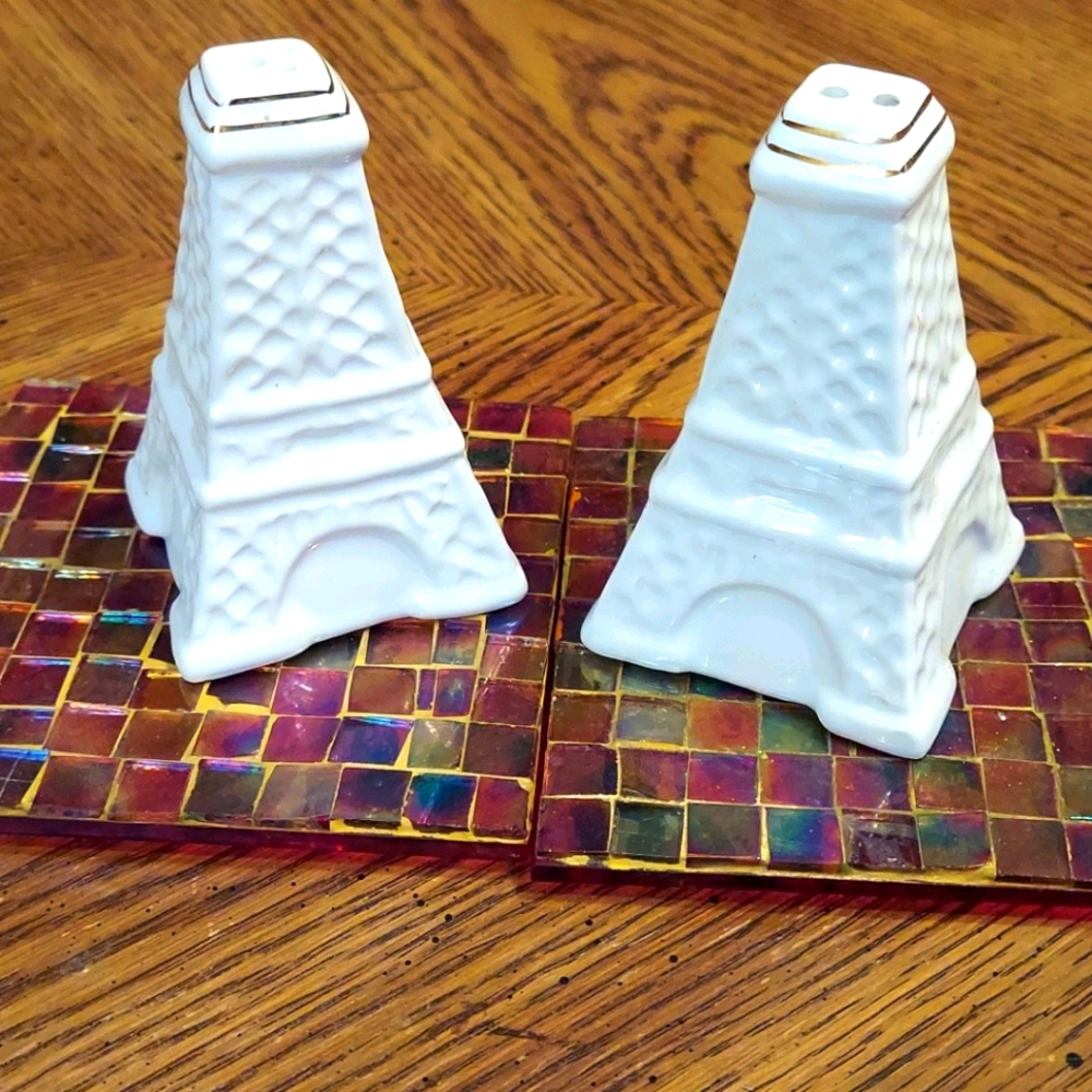 Eifel tower salt and pepper